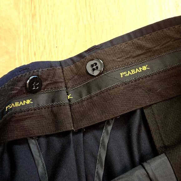 Jos A Banks men's suit Black Jacket 44 Reg, Pleated Pants - Picture 4 of 16